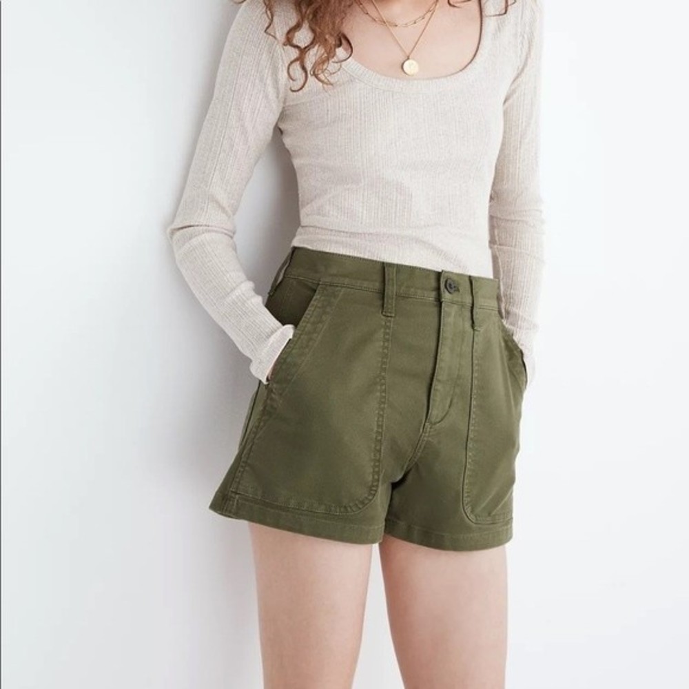 Madewell Olive green camp shorts size m